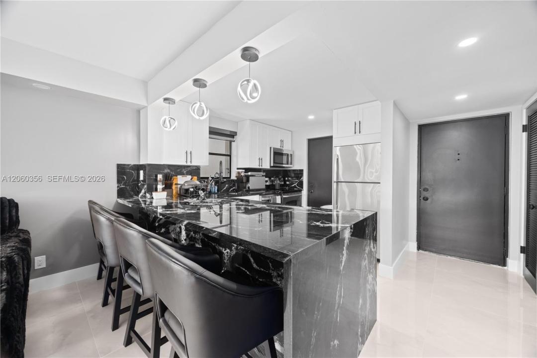 2302 S Cypress Bend Dr 306, Pompano Beach, Flórida 33069, Estados Unidos