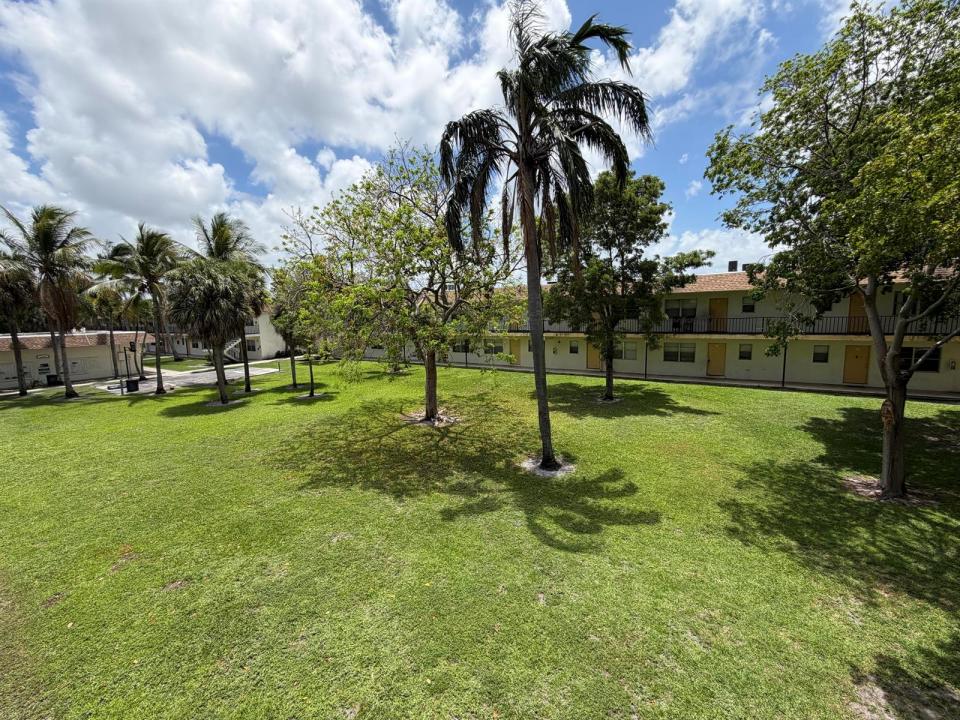 4160 NW 21st Street 220-E, Lauderhill, Floride 33313, États-Unis