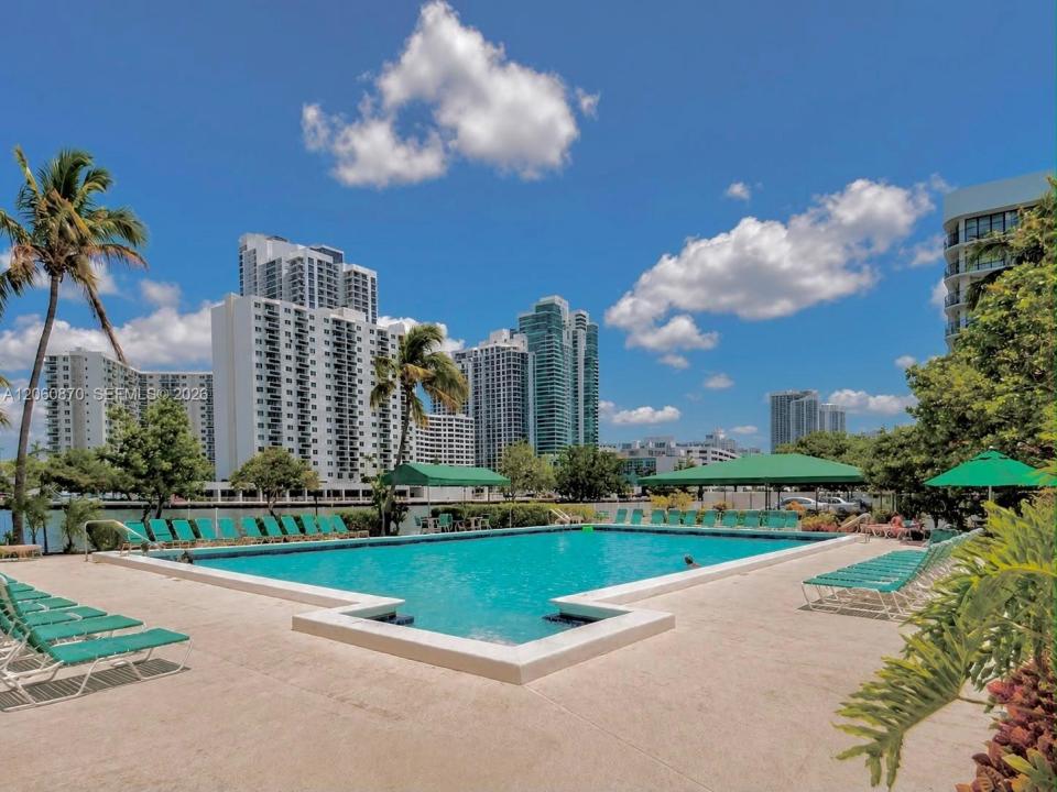 1000 Parkview Dr 505, Hallandale Beach, Florida 33009, USA