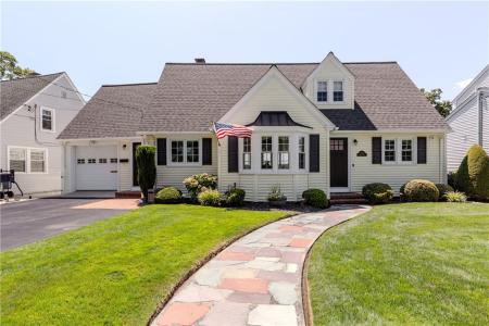303 Gorton Lake Boulevard, Warwick, Rhode Island 02886, USA