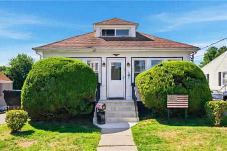 29 E Earle Street, Cumberland, Rhode Island 02864, USA
