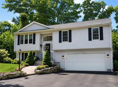 61 Lonsdale Street, West Warwick, Rhode Island 02893, USA
