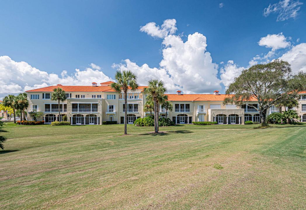 5060 HARMONY Circle 105, Vero Beach, Флорида 32967, Соединенные Штаты