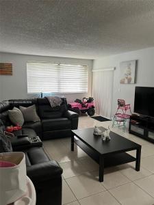 10135 NW 9th St Cir 5-208, Miami, Florida 33172, USA