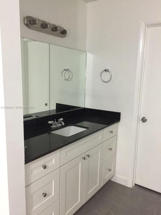 860 NE 209th Ter 104-33, Miami, Florida 33179, USA