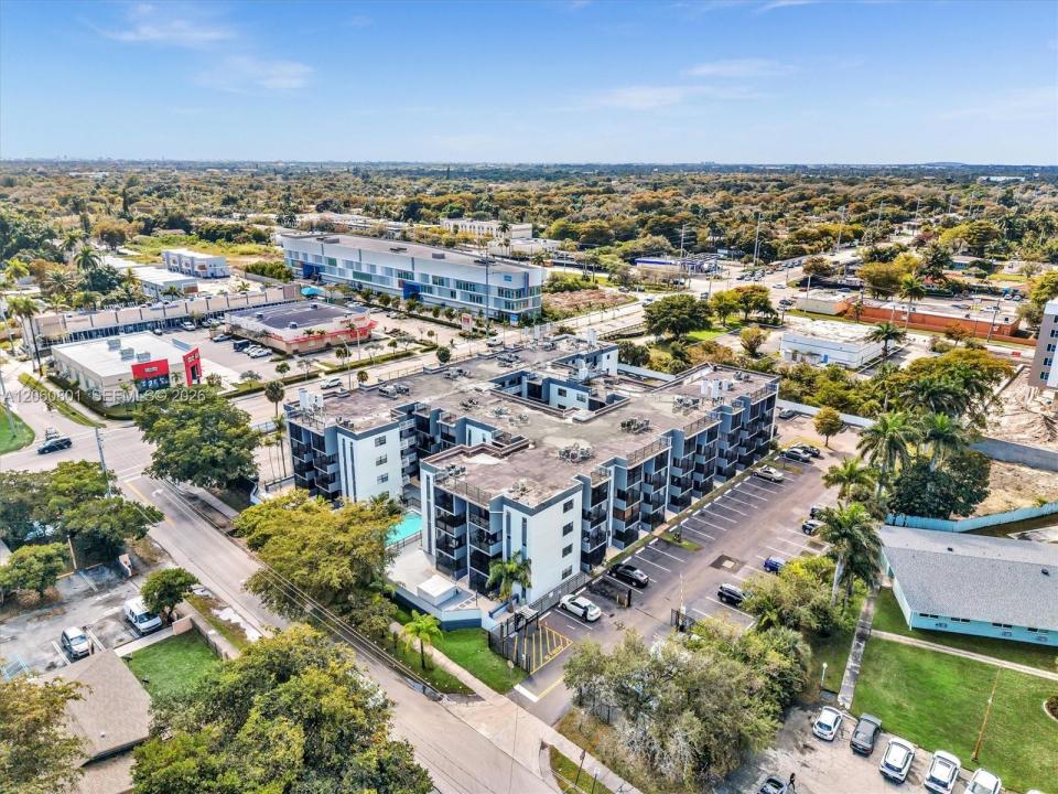 13500 NE 3rd Ct 121, North Miami, Florida 33161, USA