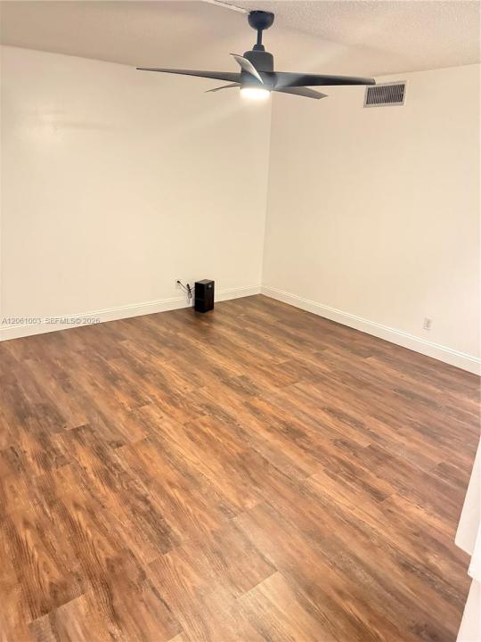 3246 N Pine Island Rd 101, Sunrise, Florida 33351, Stati Uniti