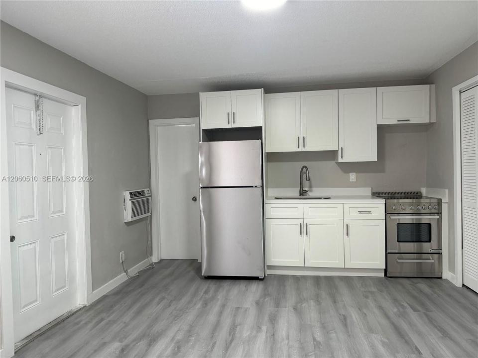 501 SE 23rd St 12, Fort Lauderdale, Floryda 33316, USA