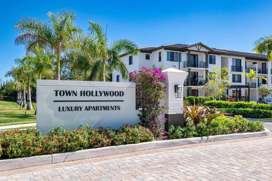 2000 Stirling Road 3-101, Hollywood, Florida 33020, USA