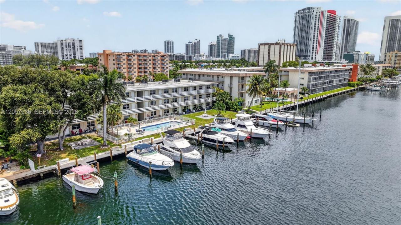 2100 Diana Dr 310, Hallandale Beach, Floride 33009, États-Unis