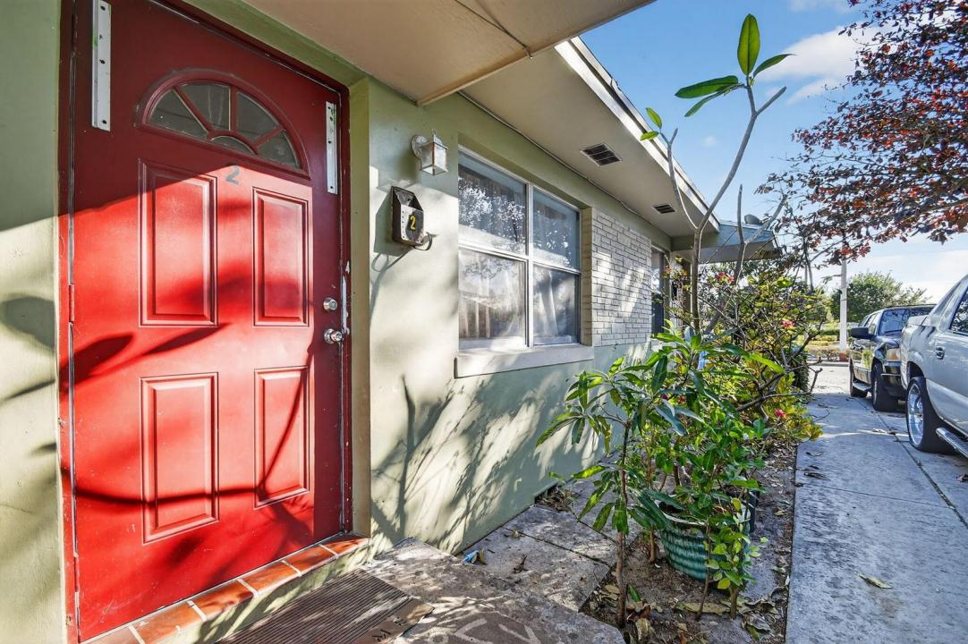 721 N F Street 2, Florida 33460, USA