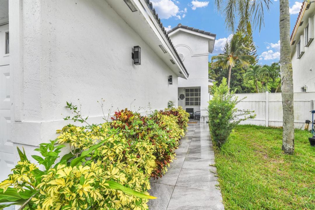 651 SW 176TH Avenue, Pembroke Pines, Florida 33029, Stati Uniti