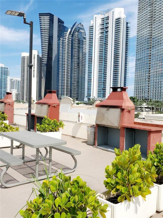 17021 N Bay Rd 618, Sunny Isles Beach, Florida 33160, USA