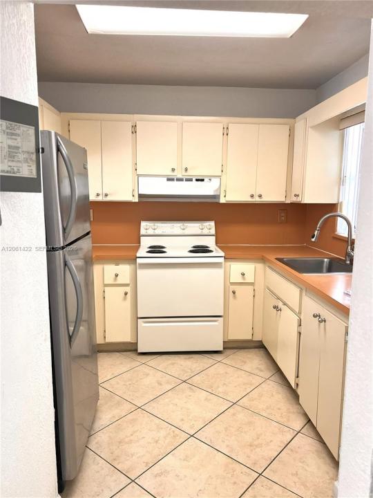 401 NW 72ND AVE 304B, Miami, Florida 33126, Stati Uniti