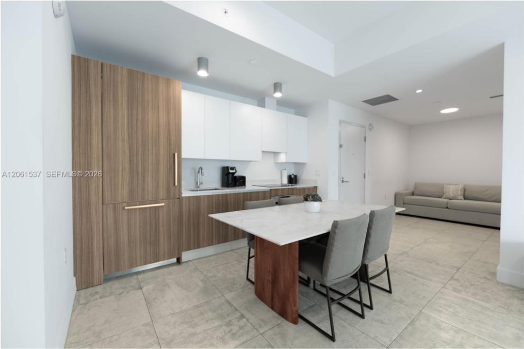 239 SW 9th St 2103, Miami, فلوريدا 33130, الولايات المتحدة
