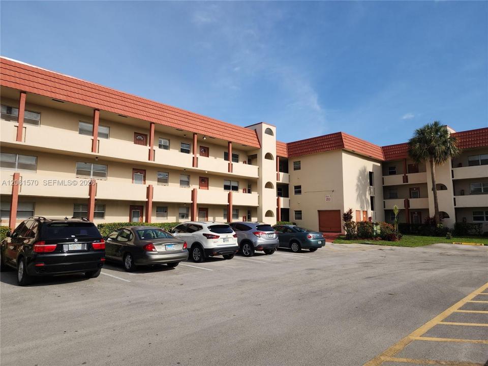 2931 E Sunrise Lakes Dr 205, Sunrise, Floride 33322, États-Unis