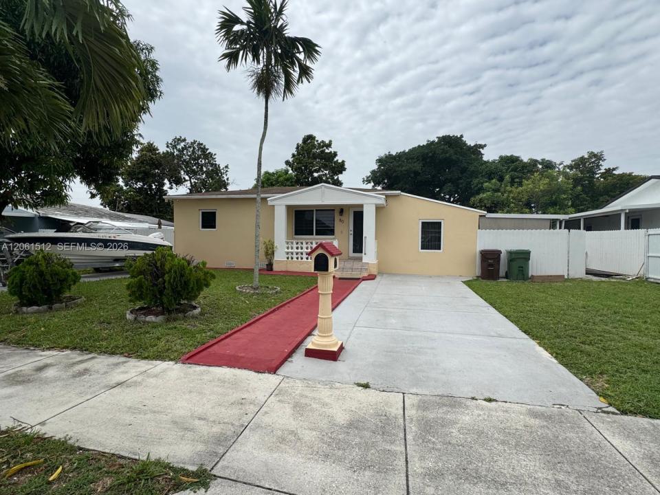 80 W 56th St, Hialeah, Florida 33012, USA