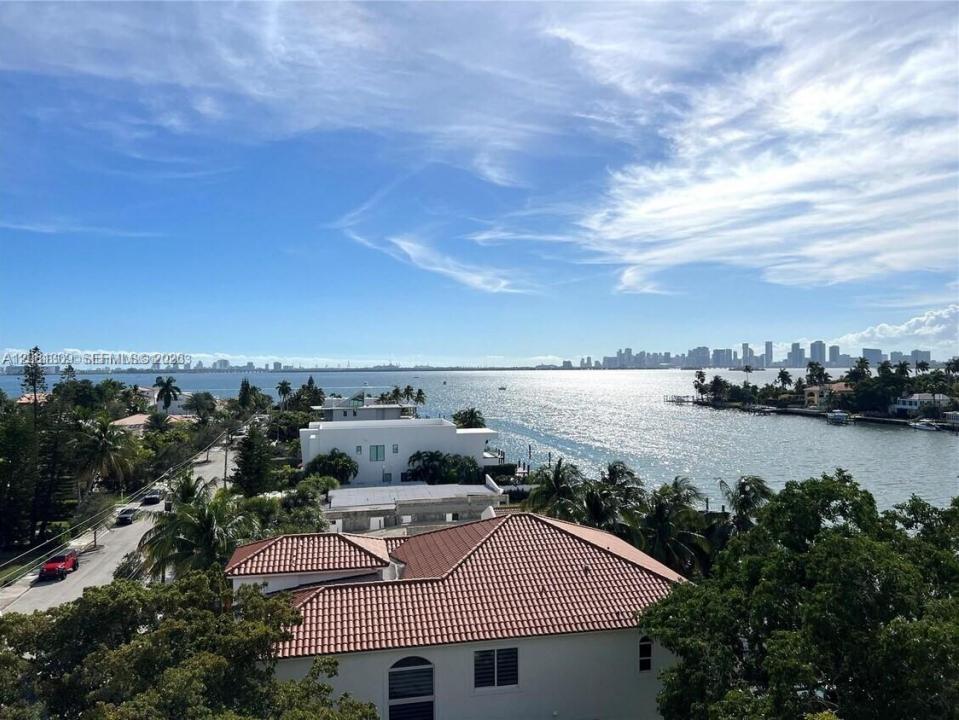 1455 N Treasure Dr PH-H, North Bay Village, Florida 33141, USA