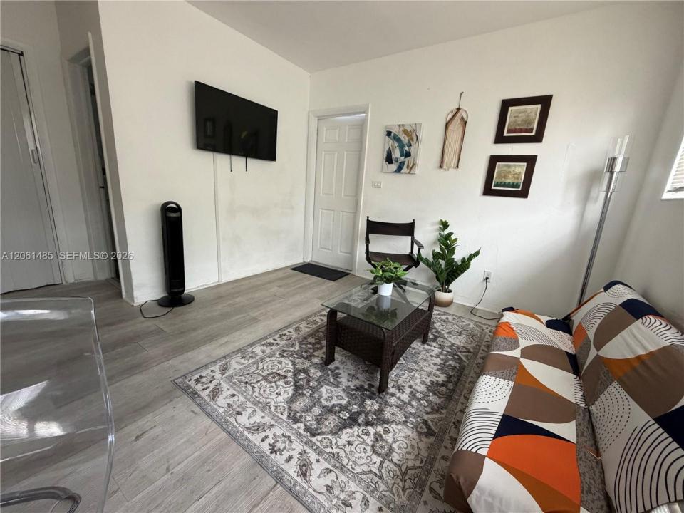 461 SW 6th St 6, Miami, Florida 33130, USA