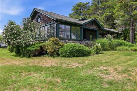 14 Wood Avenue, Narragansett, Rhode Island 02882, USA
