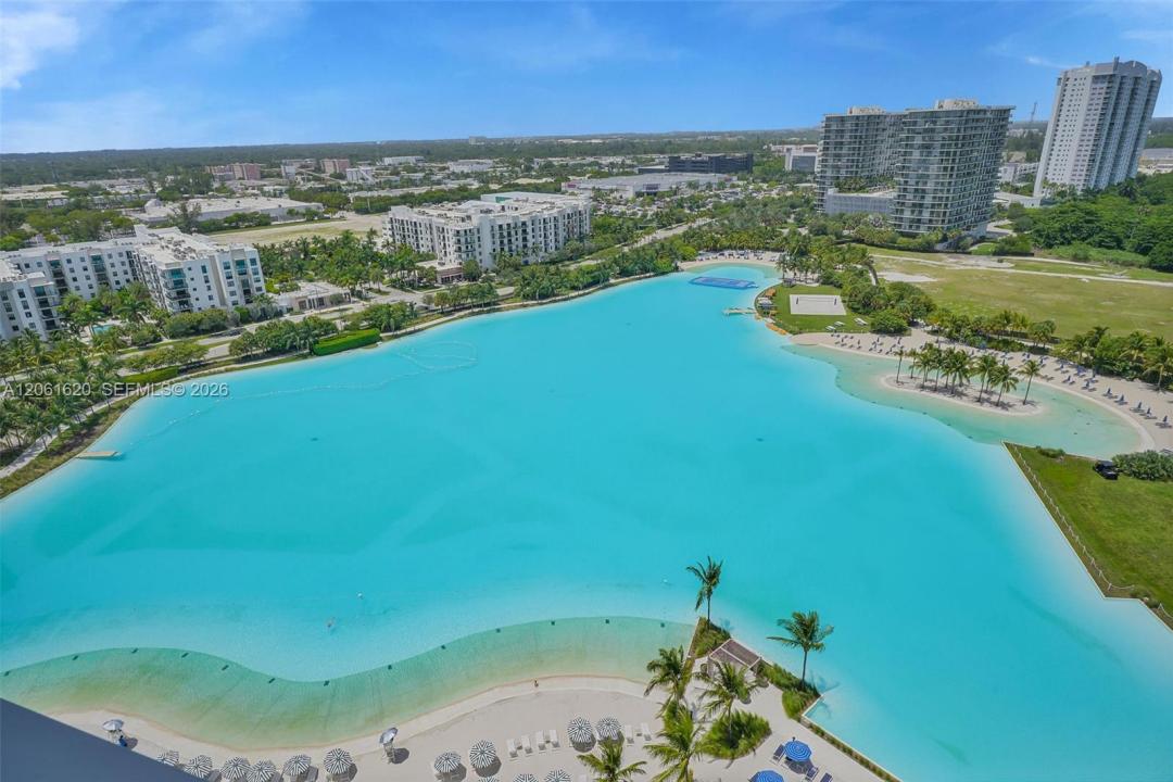 2411 Laguna Circle 1807, North Miami, 플로리다 33181, 미국