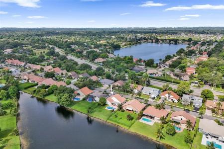 1720 W Oak Knoll Cir, Davie, Florida 33324, USA
