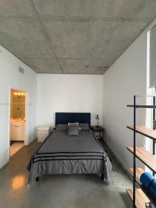 151 SE 1st St 3404, Miami, Florida 33131, USA