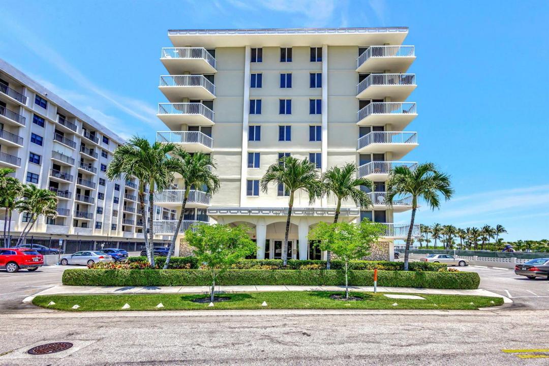 125 S OCEAN Avenue 211, Palm Beach Shores, Florida 33404, USA