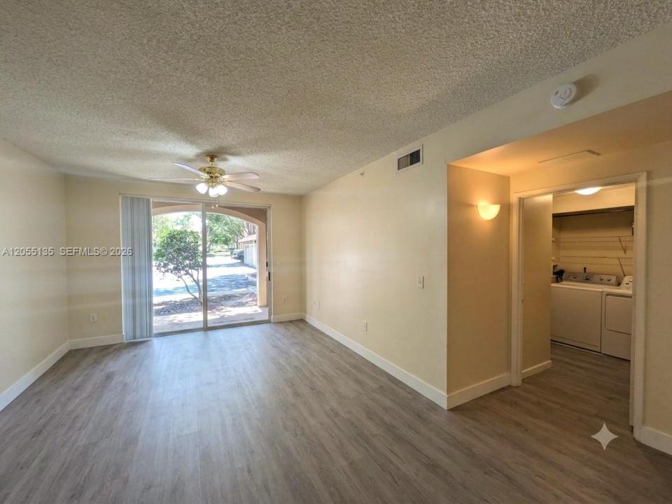 8060 N Nob Hill Rd 101, Tamarac, Florida 33321, USA