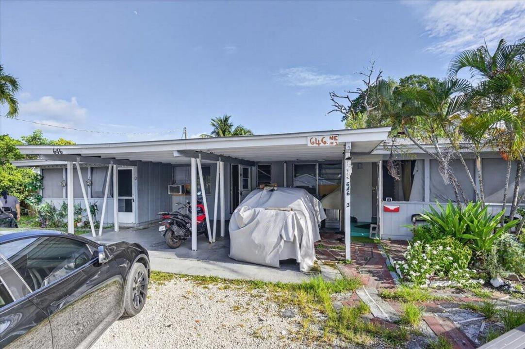 646 NE 38th Street, Oakland Park, Floride 33334, États-Unis