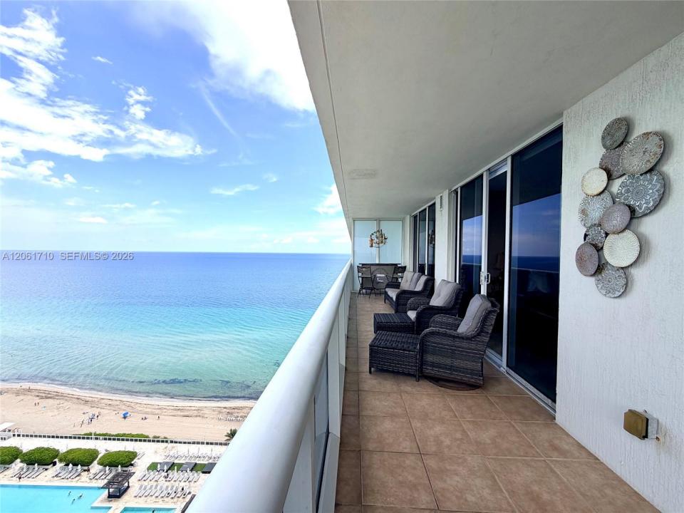 1830 S Ocean Dr 2508, Hallandale Beach, Florida 33009, USA