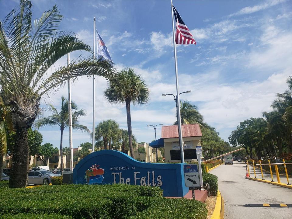 13934 SW 90th Ave 201-CC, Miami, Florida 33176, USA
