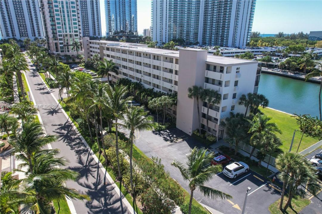 220 Kings Point Dr 211, Sunny Isles Beach, Florida 33160, Stati Uniti