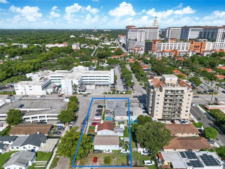 2537 SW 37th Ave, Miami, Floryda 33133, USA