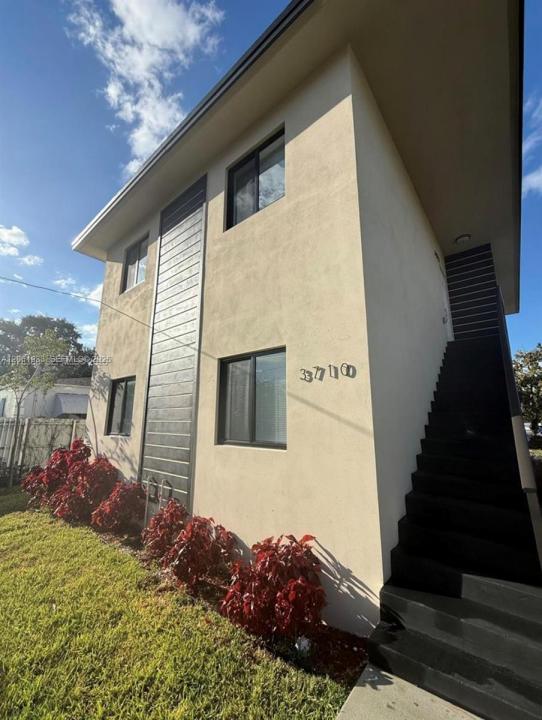 3710 NW 13th Pl 1, Miami, Floryda 33142, USA