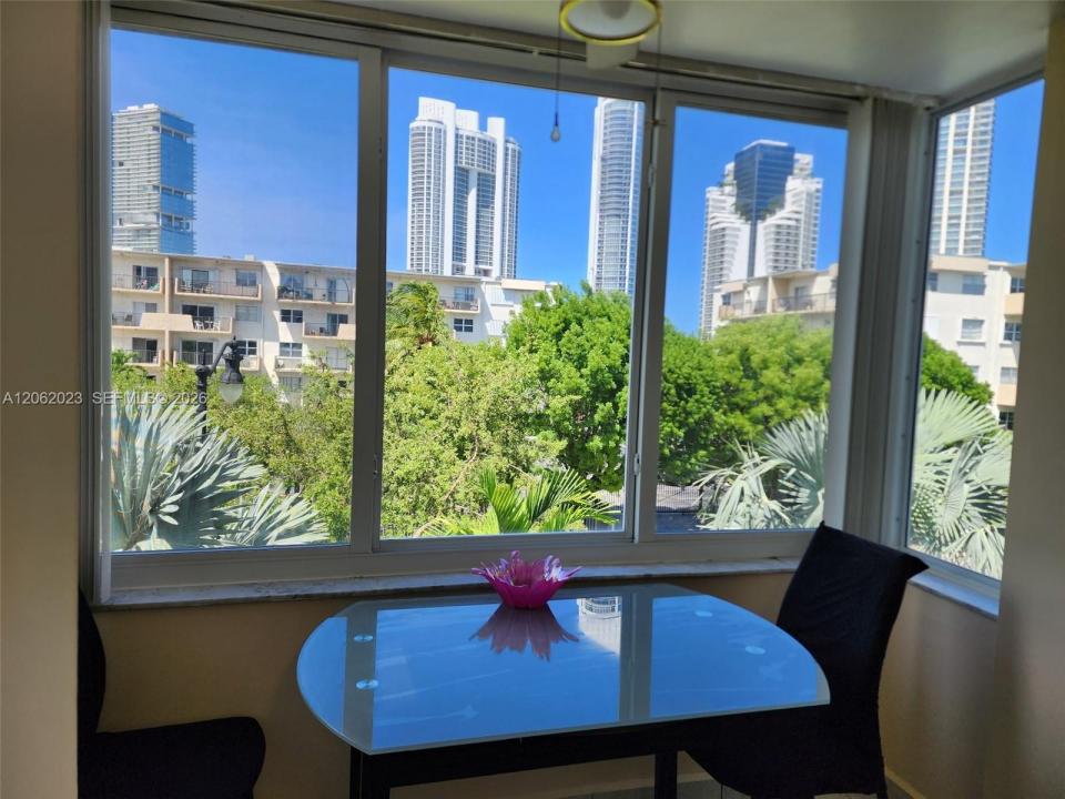 250 180th Dr 301, Sunny Isles Beach, Florida 33160, USA