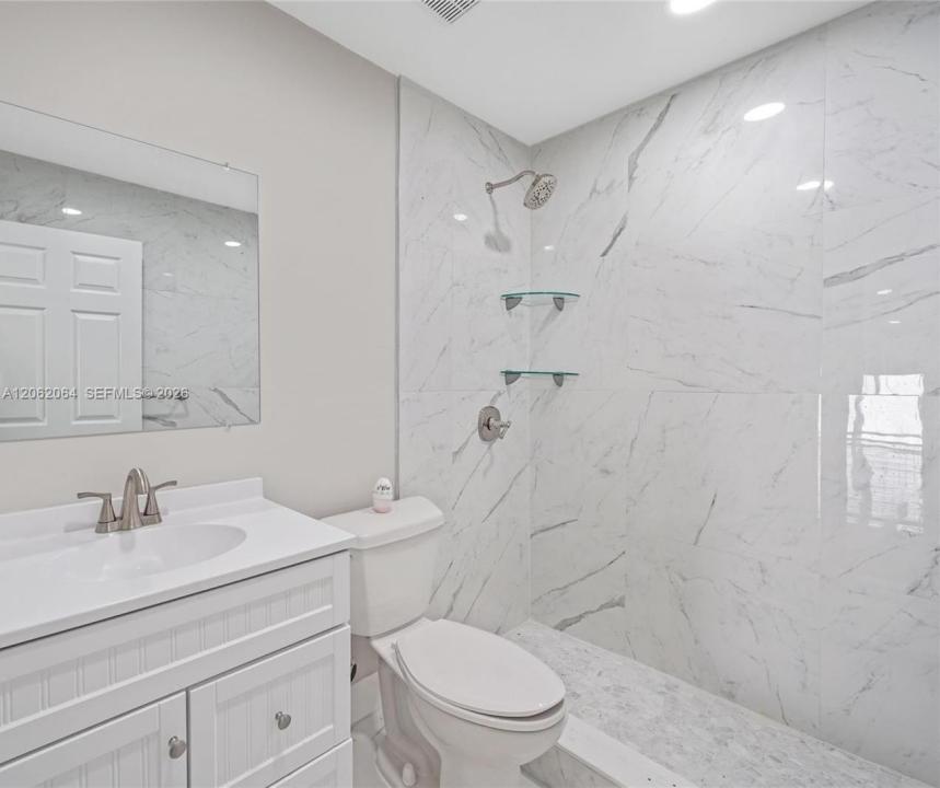 19081 NW 77th Ct 1, Hialeah, Florida 33015, USA