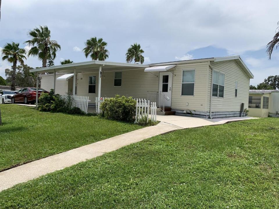 28 SE Flamenco Way, Port St. Lucie, Florida 34952, USA