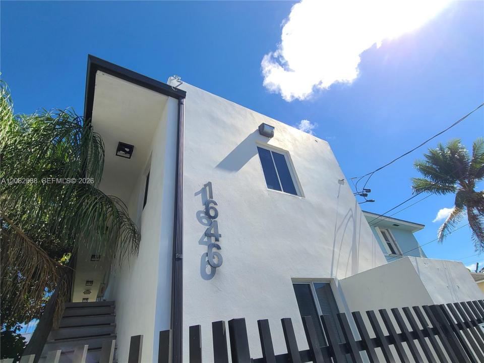 1646 NW 1st Pl 2, Miami, Floryda 33136, USA