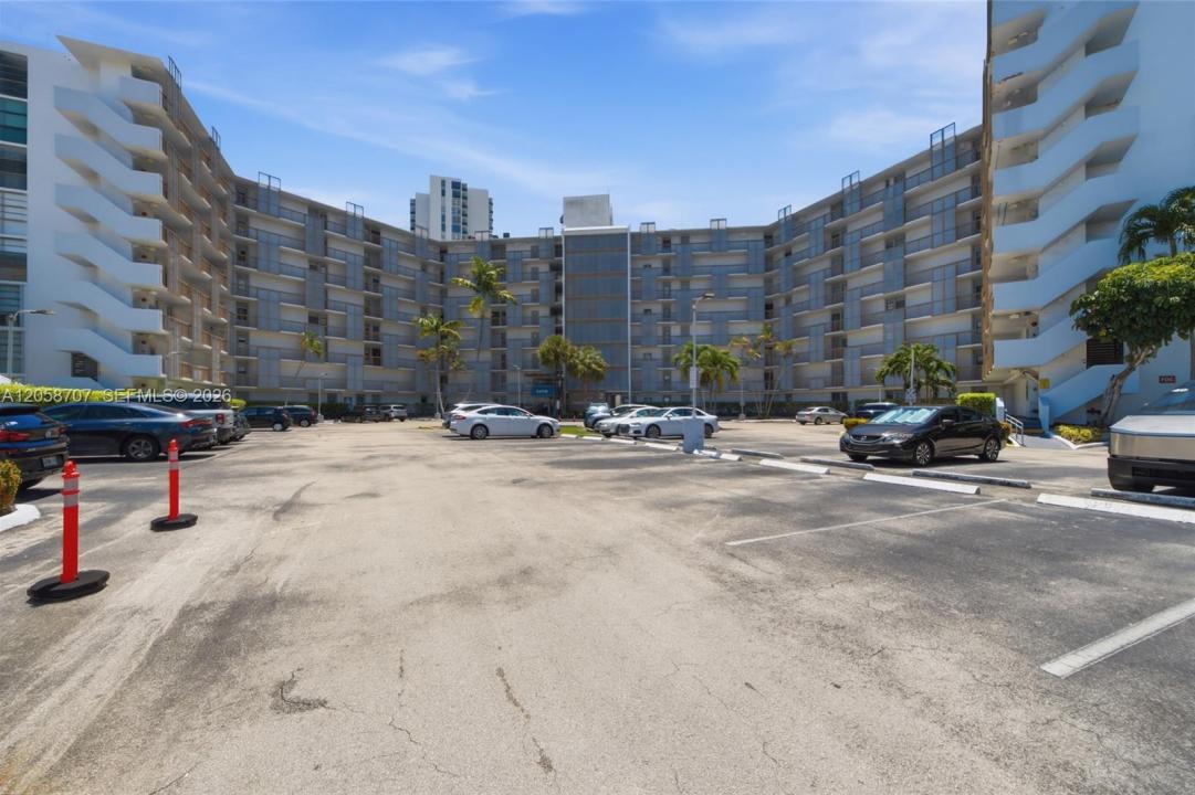 3401 N Country Club Dr 804, Aventura, Florida 33180, USA
