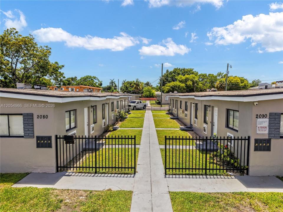 2090 NW 31st St, Miami, Florida 33142, USA
