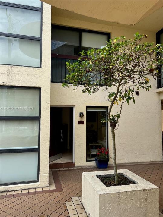 2430 Brickell Avenue, Miami, Florida 33129, USA