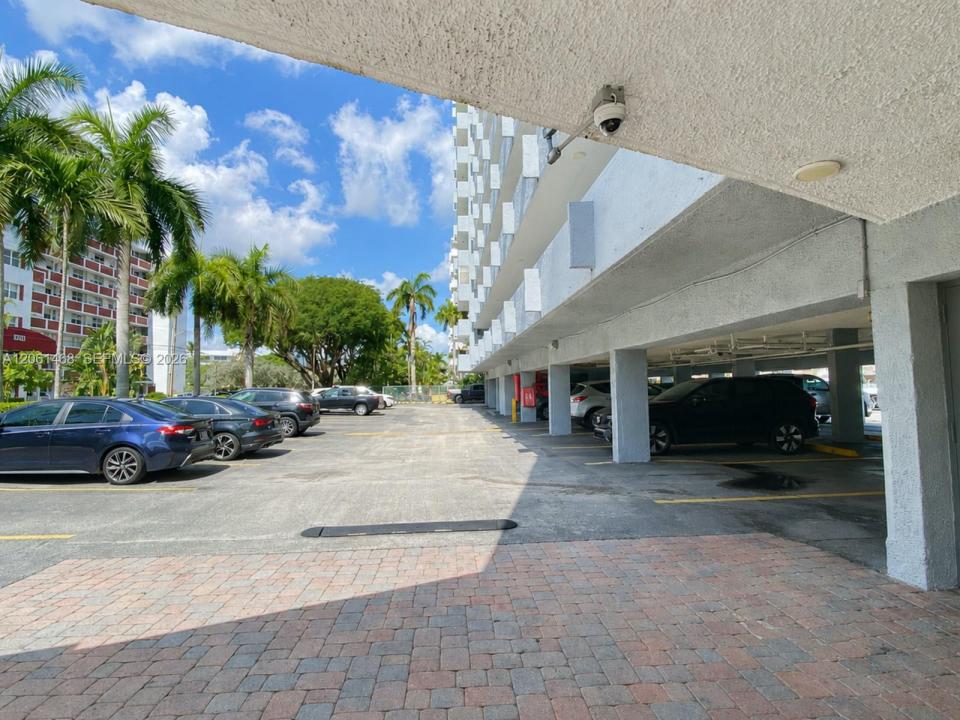 3703 NE 166th St 704, North Miami Beach, Florida 33160, Stati Uniti