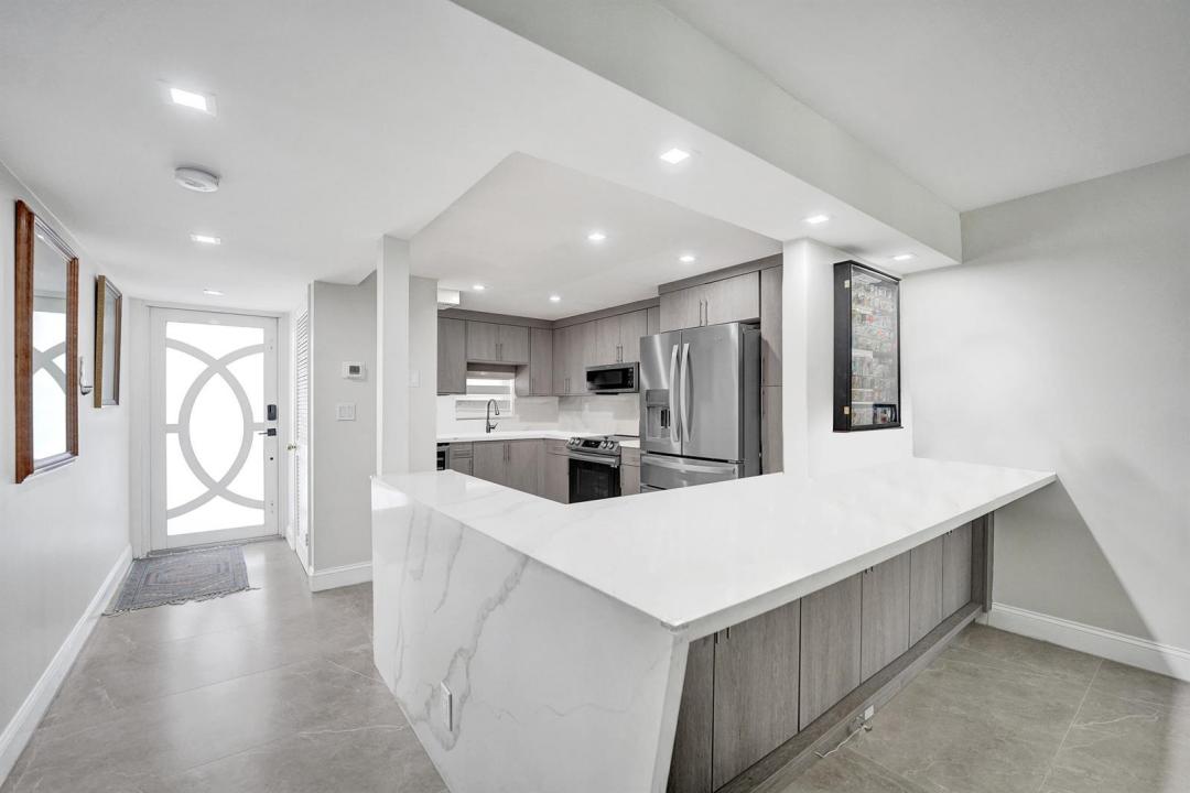 9410 N Hollybrook Lake Drive 201, Pembroke Pines, Florida 33025, USA