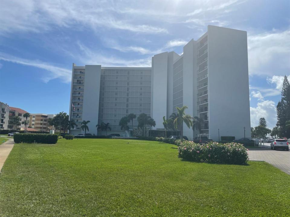 336 Golfview Road 309, North Palm Beach, Florida 33408, USA
