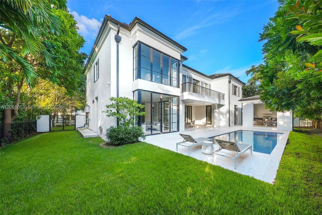 1220 S Alhambra Cir, Coral Gables, Florida 33146, USA