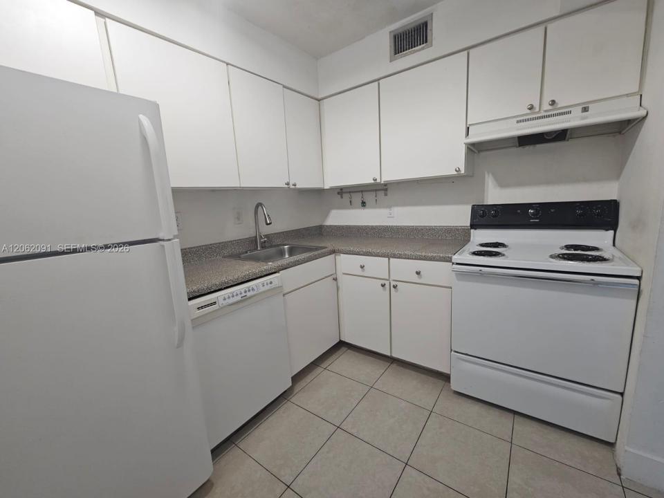 4900 NW 79th Ave 206, Doral, Floride 33166, États-Unis