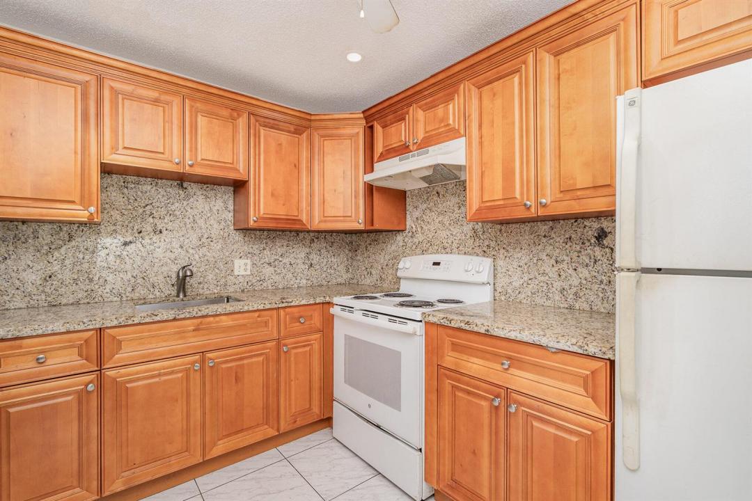 1330 NW 43rd Avenue 202, Lauderhill, Florida 33313, Stati Uniti