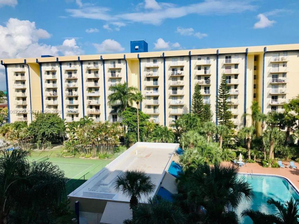 4550 NW 9th St 706E, Miami, Floride 33126, États-Unis