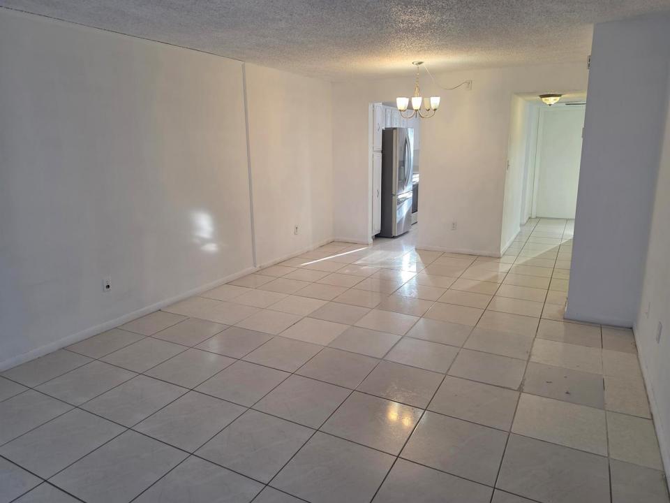 661 N UNIVERSITY Drive 1-104, Pembroke Pines, Floride 33024, États-Unis